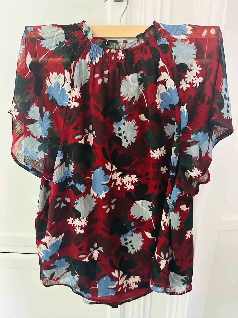 Ann Taylor Red Floral Short-Sleeve V-Neck Blouse with Blue Accents - Picture 6 of 8